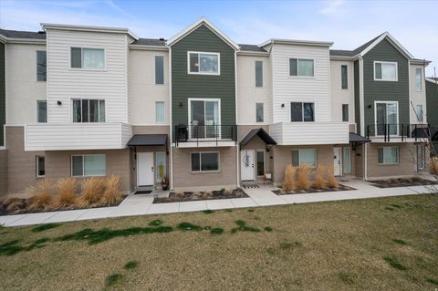Tiny photo for 464 E ALICE WAY, Layton, UT 84041 (MLS # 2144293)