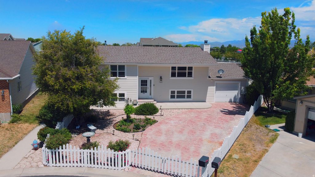 Photo of 7927 S 2840 W, West Jordan, UT 84088 (MLS # 2161674)