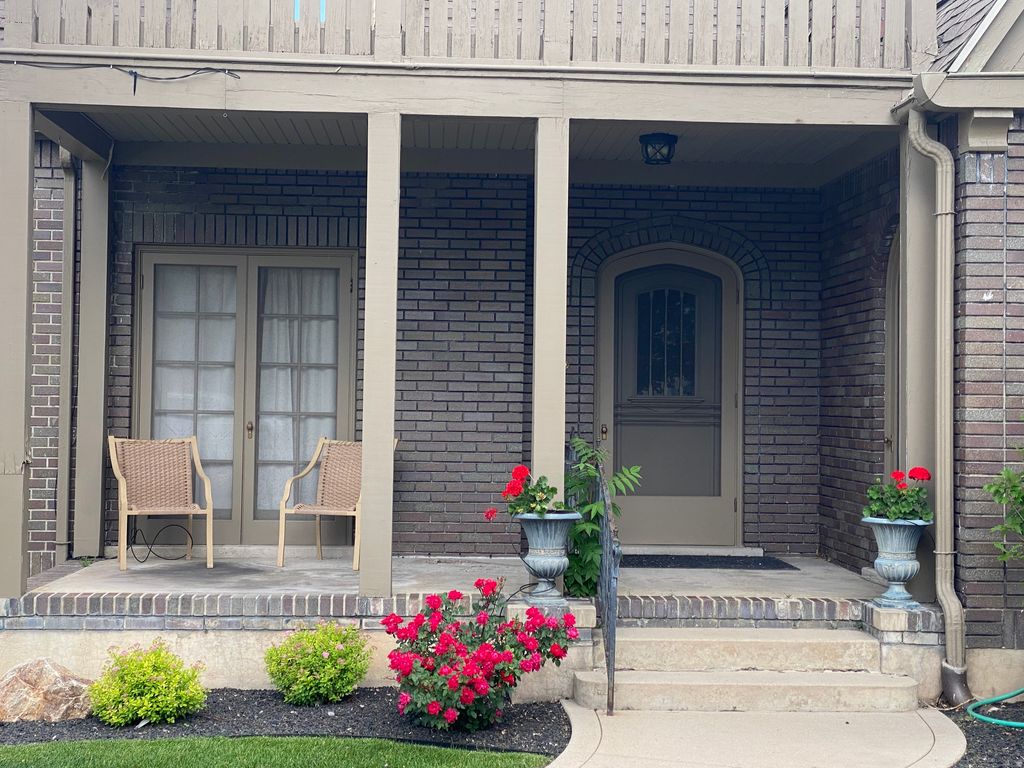 Photo of 109 N MAIN ST, Springville, UT 84663 (MLS # 2153919)