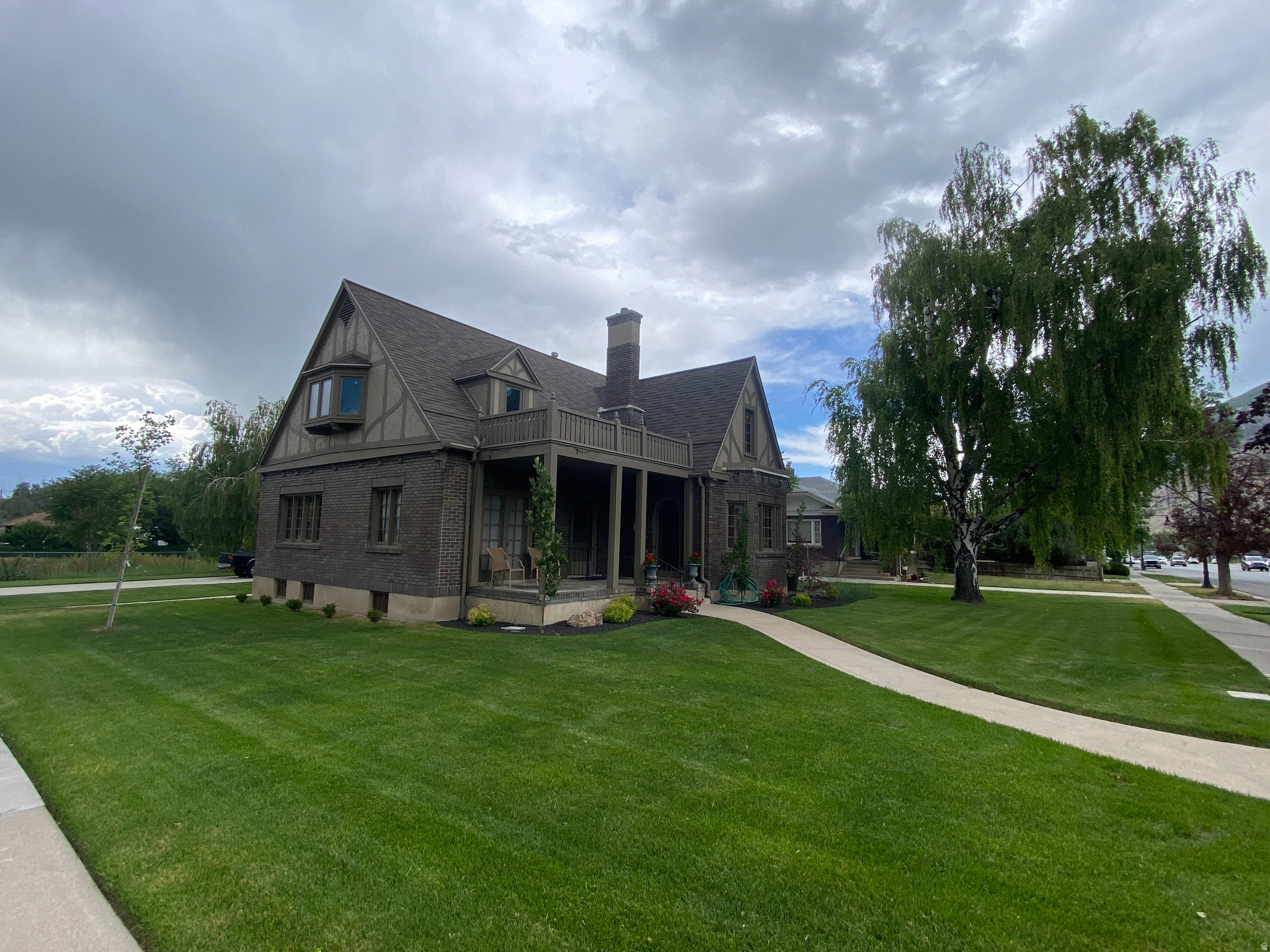 Main image without alt text