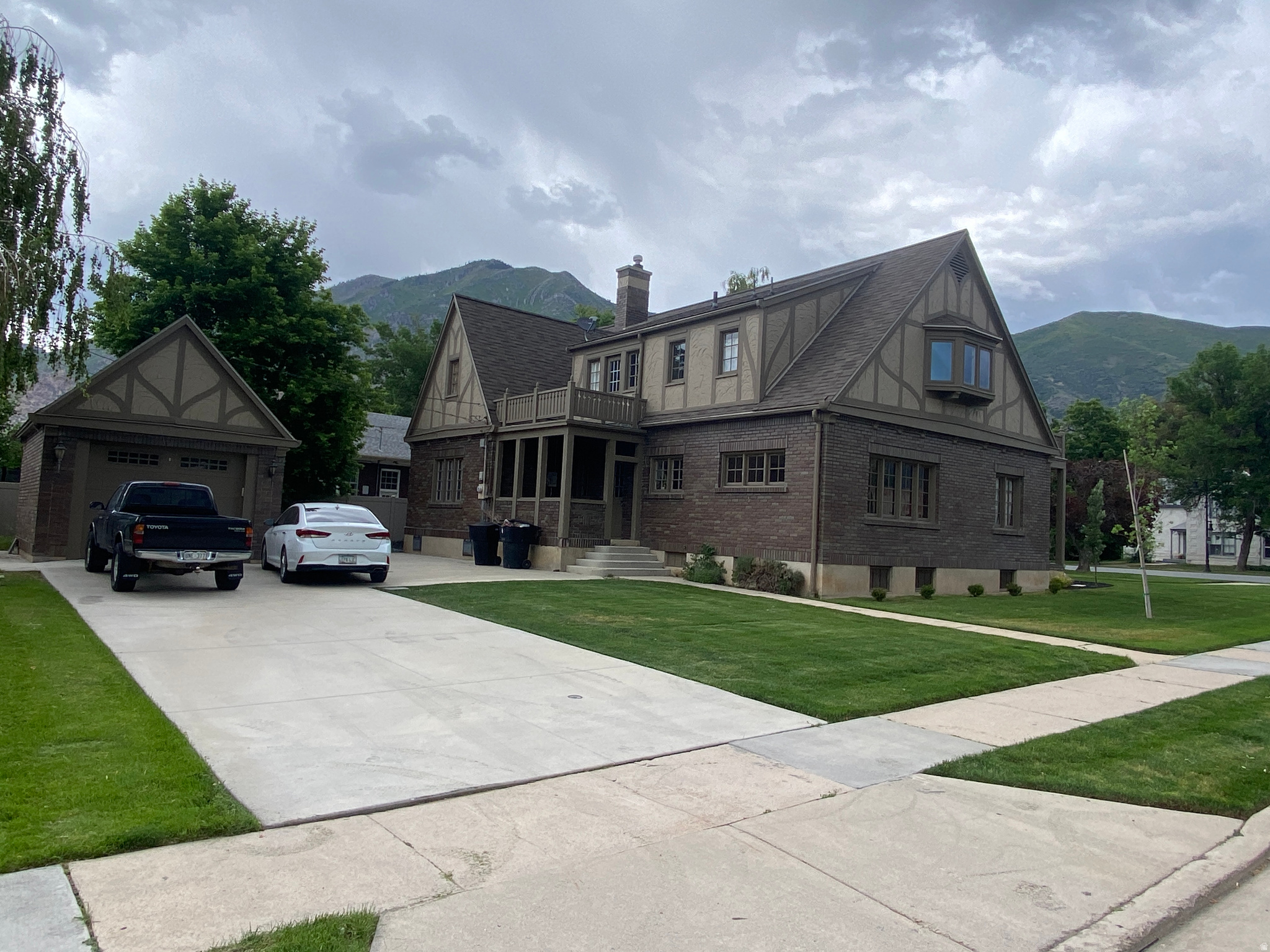 Main image without alt text