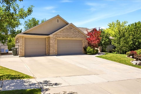 Homes For Sale - 1561 E Lakeview Way<br/> Ogden, UT 84403