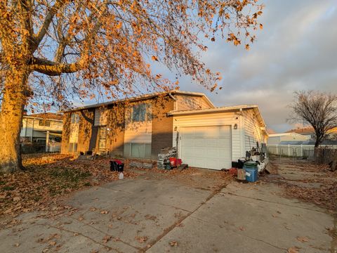 Tiny photo for 1413 S DAVID DR, Syracuse, UT 84075 (MLS # 2125664)