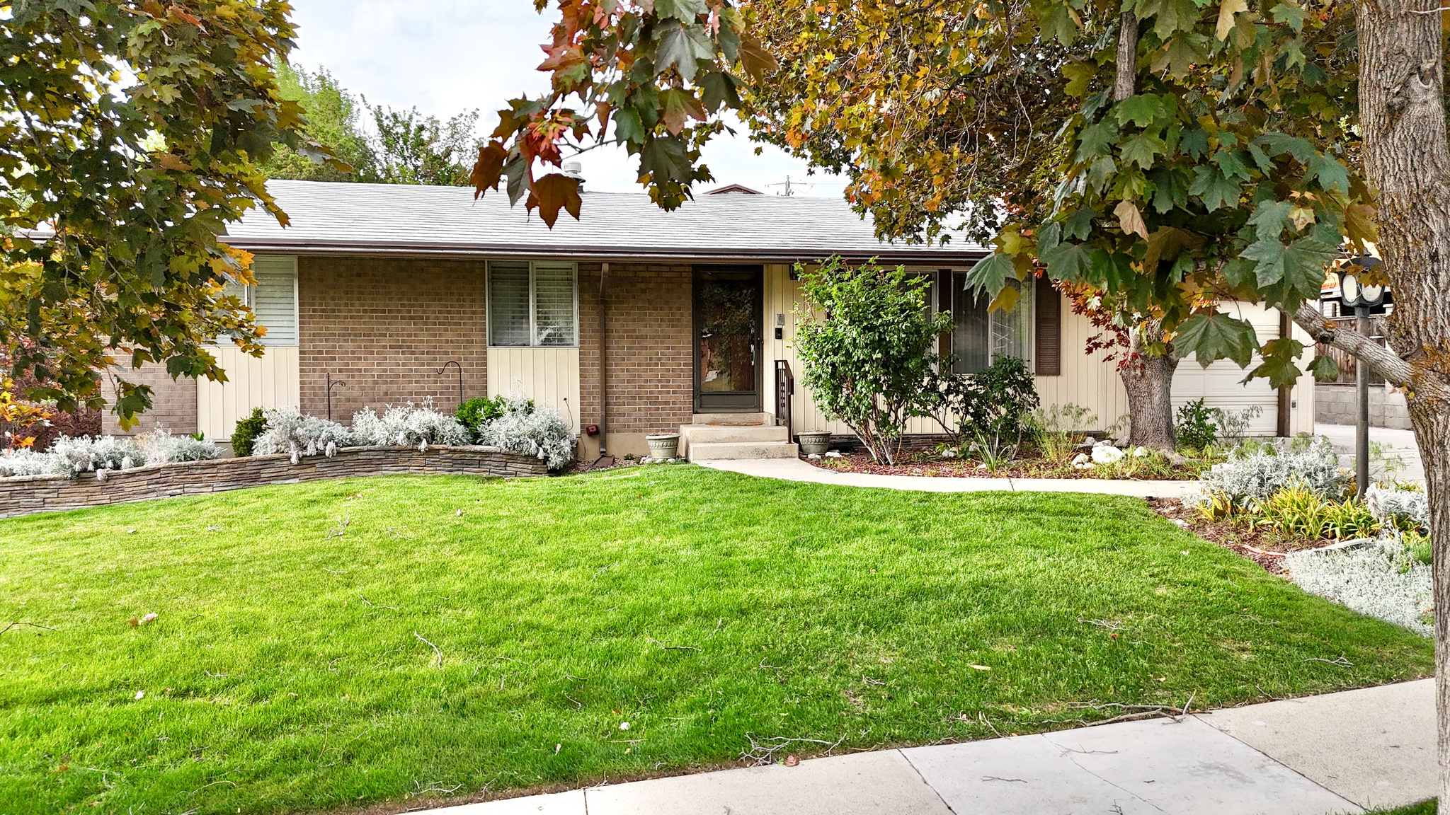 CHERRY HILLS - Residential