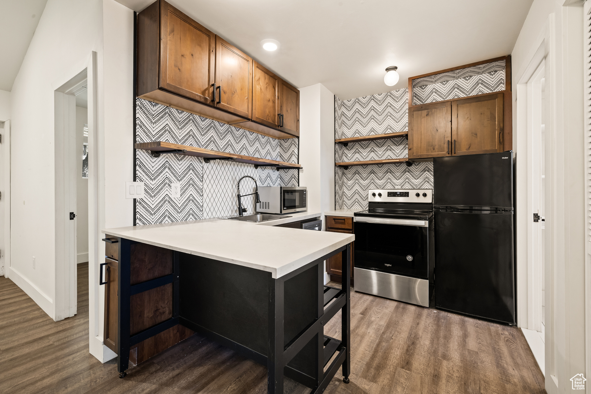 COUNTRY MEADOW CONDO - Residential