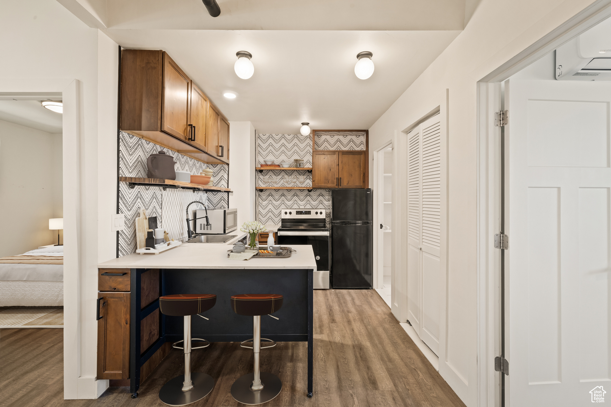 COUNTRY MEADOW CONDO - Residential