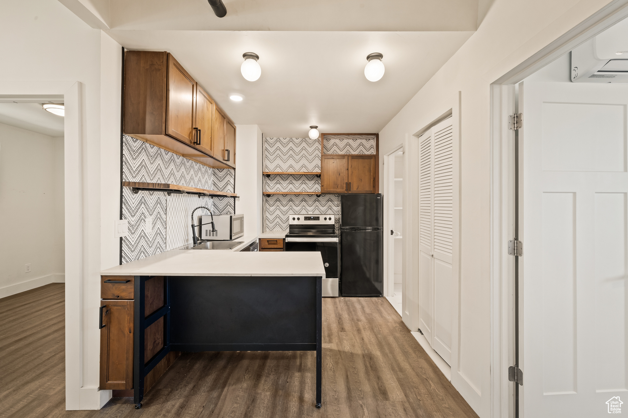 COUNTRY MEADOW CONDO - Residential