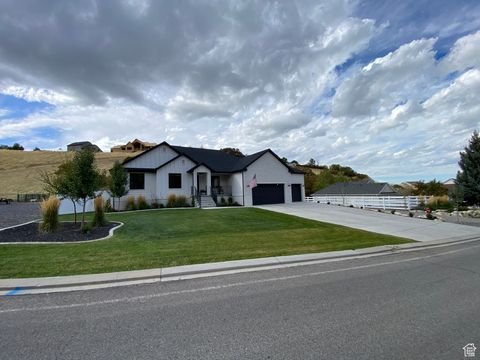 Photo of 319 N LOAFER CANYON RD, Elk Ridge, UT 84651 (MLS # 2117573)