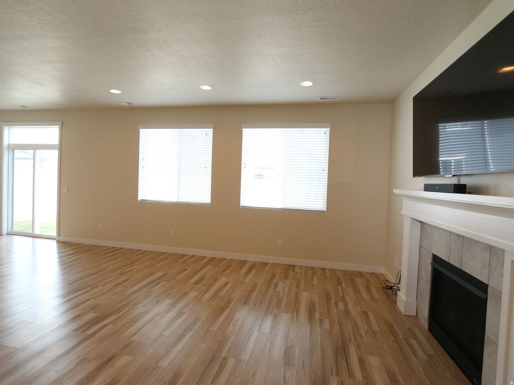 Photo of 1874 W PARKVIEW DR, Syracuse, UT 84075 (MLS # 2134490)