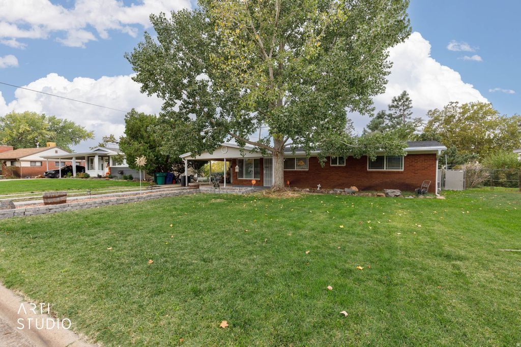 Photo of 915 HISLOP DR, Ogden, UT 84404 (MLS # 2142997)