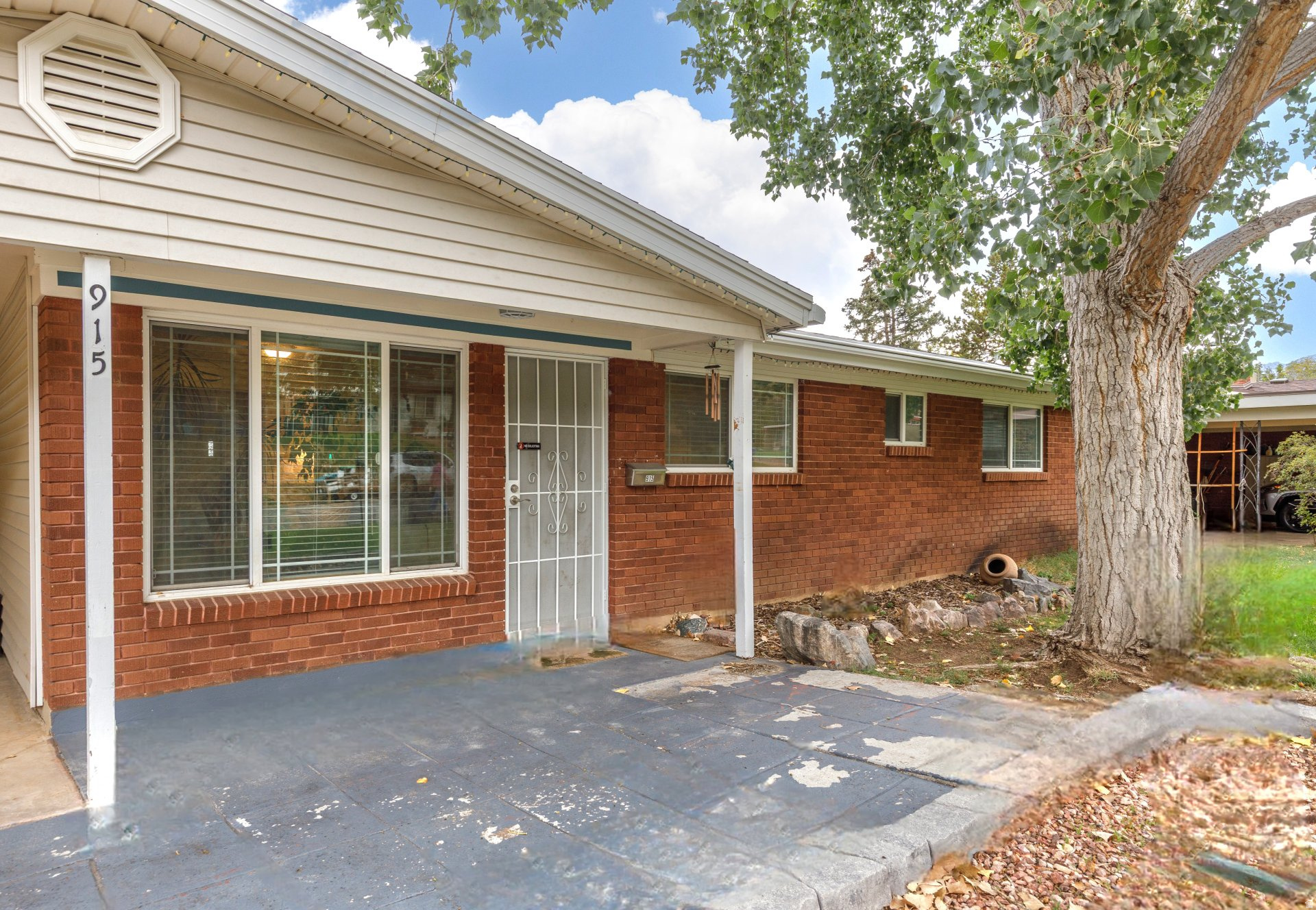 ROLLING HILLS - Residential