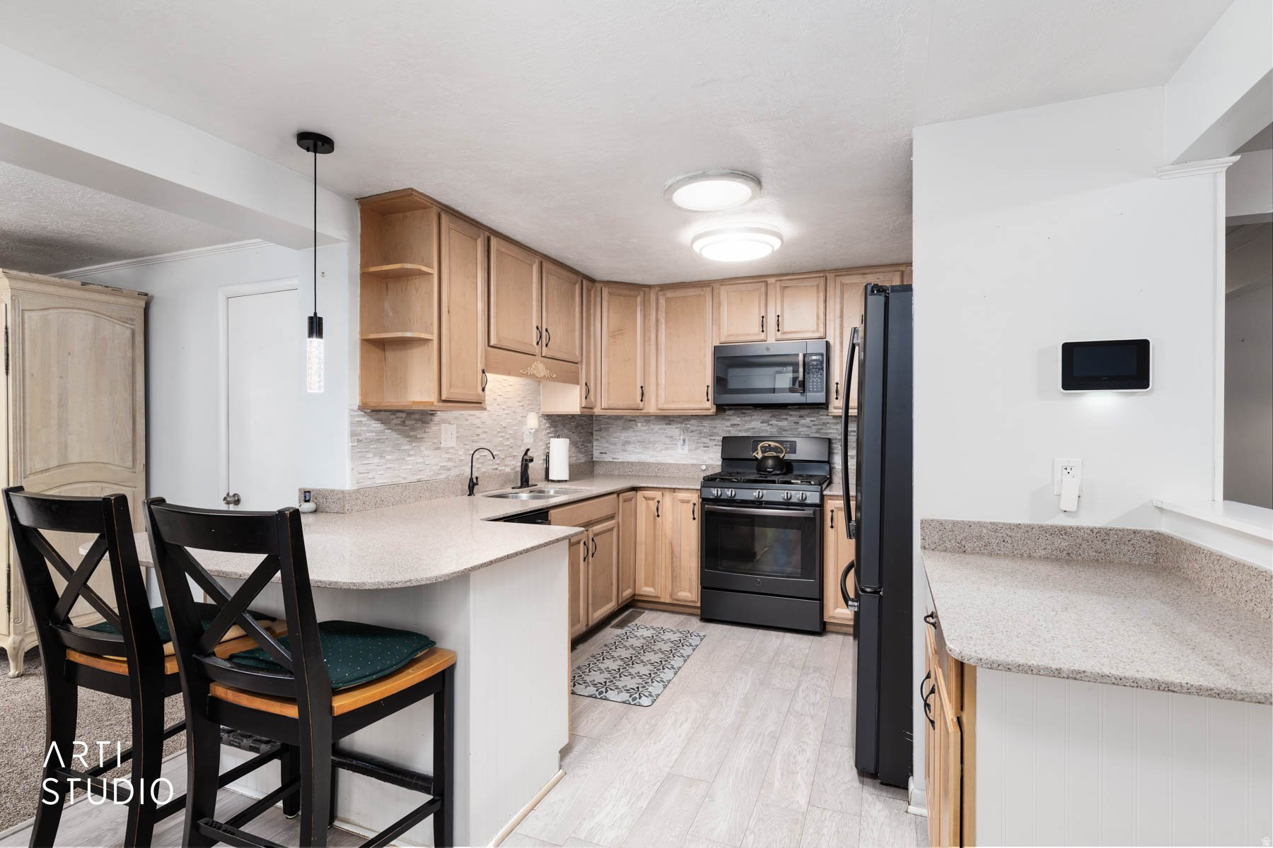 ROLLING HILLS - Residential