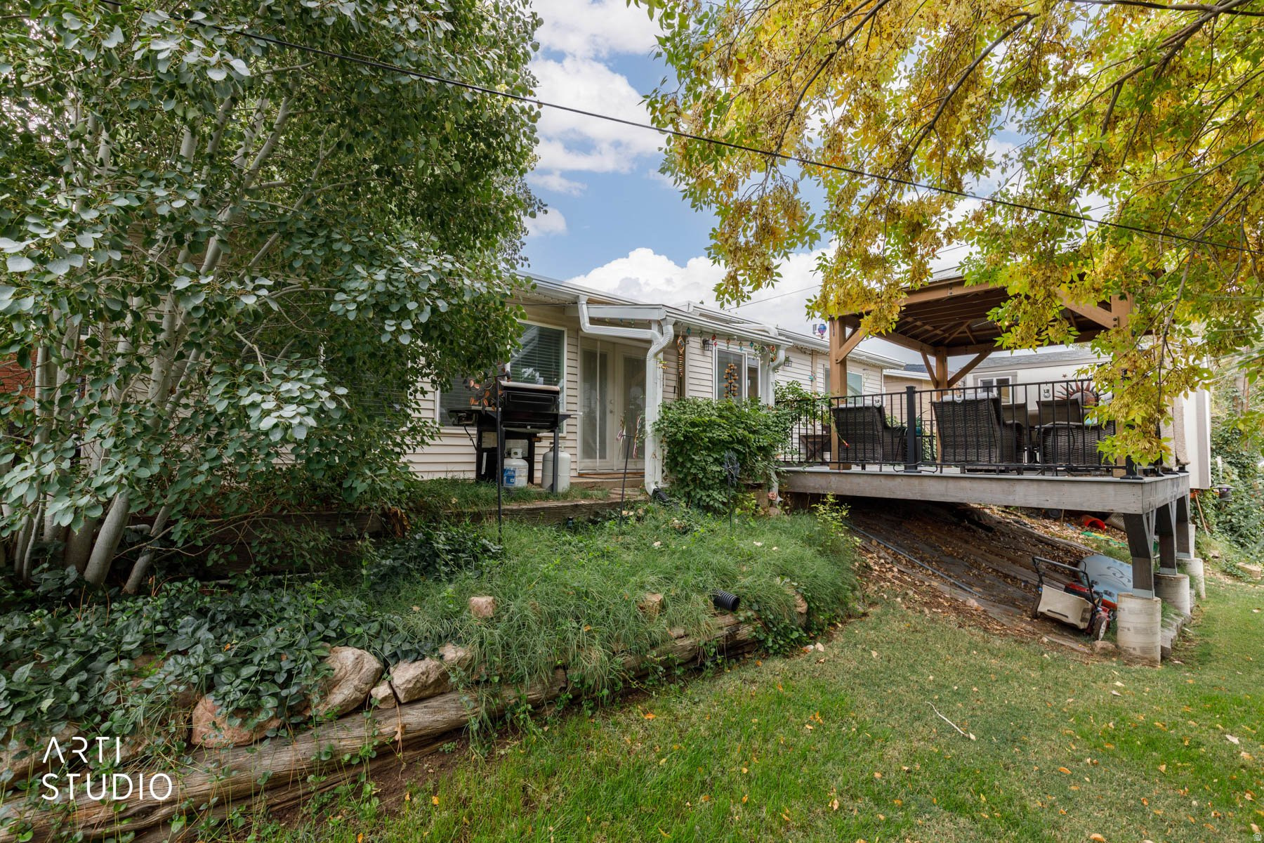 ROLLING HILLS - Residential