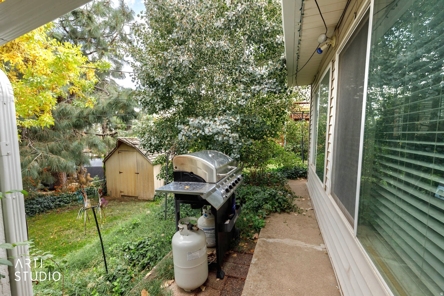 ROLLING HILLS - Residential