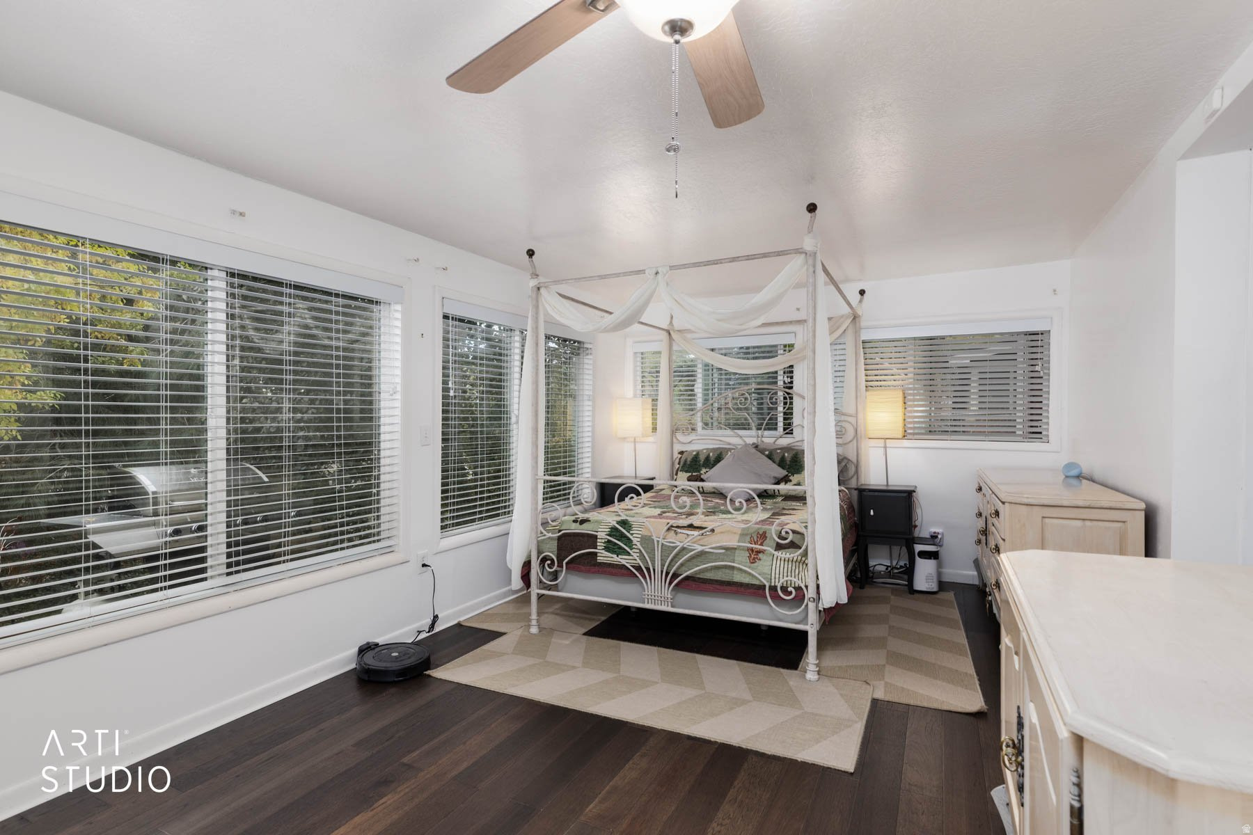 ROLLING HILLS - Residential