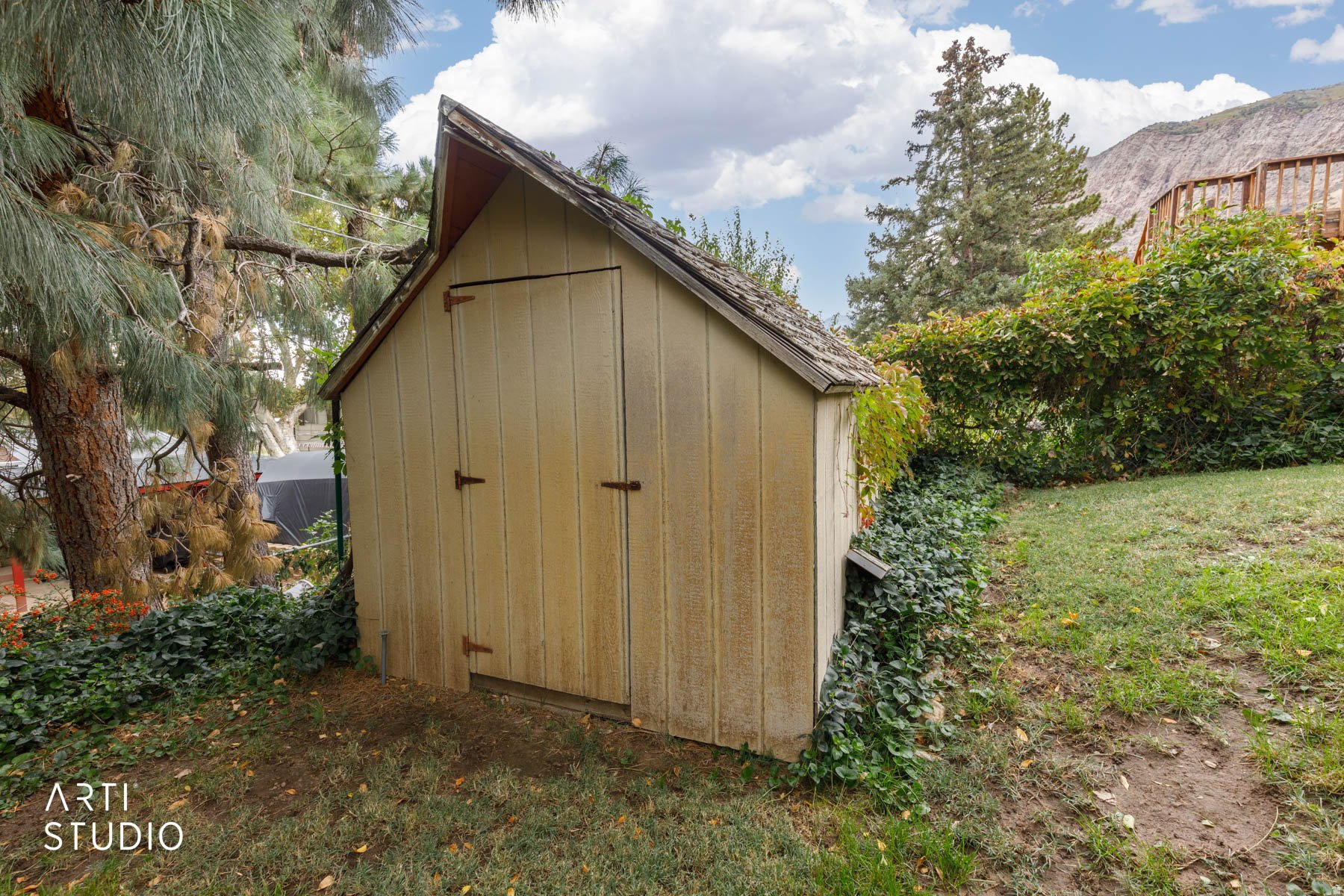 ROLLING HILLS - Residential