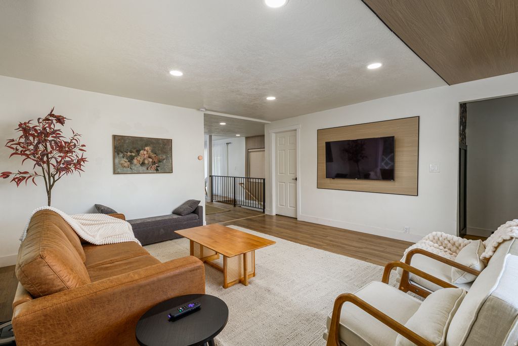 Photo of 566 N 900 W, Salt Lake City, UT 84116 (MLS # 2133070)