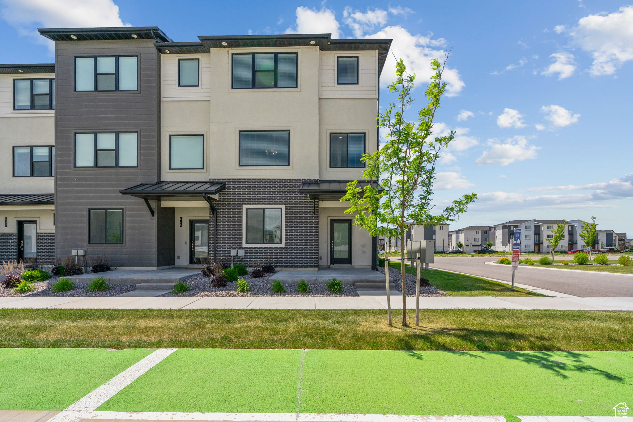 LAKESHORE LANDING - Residential