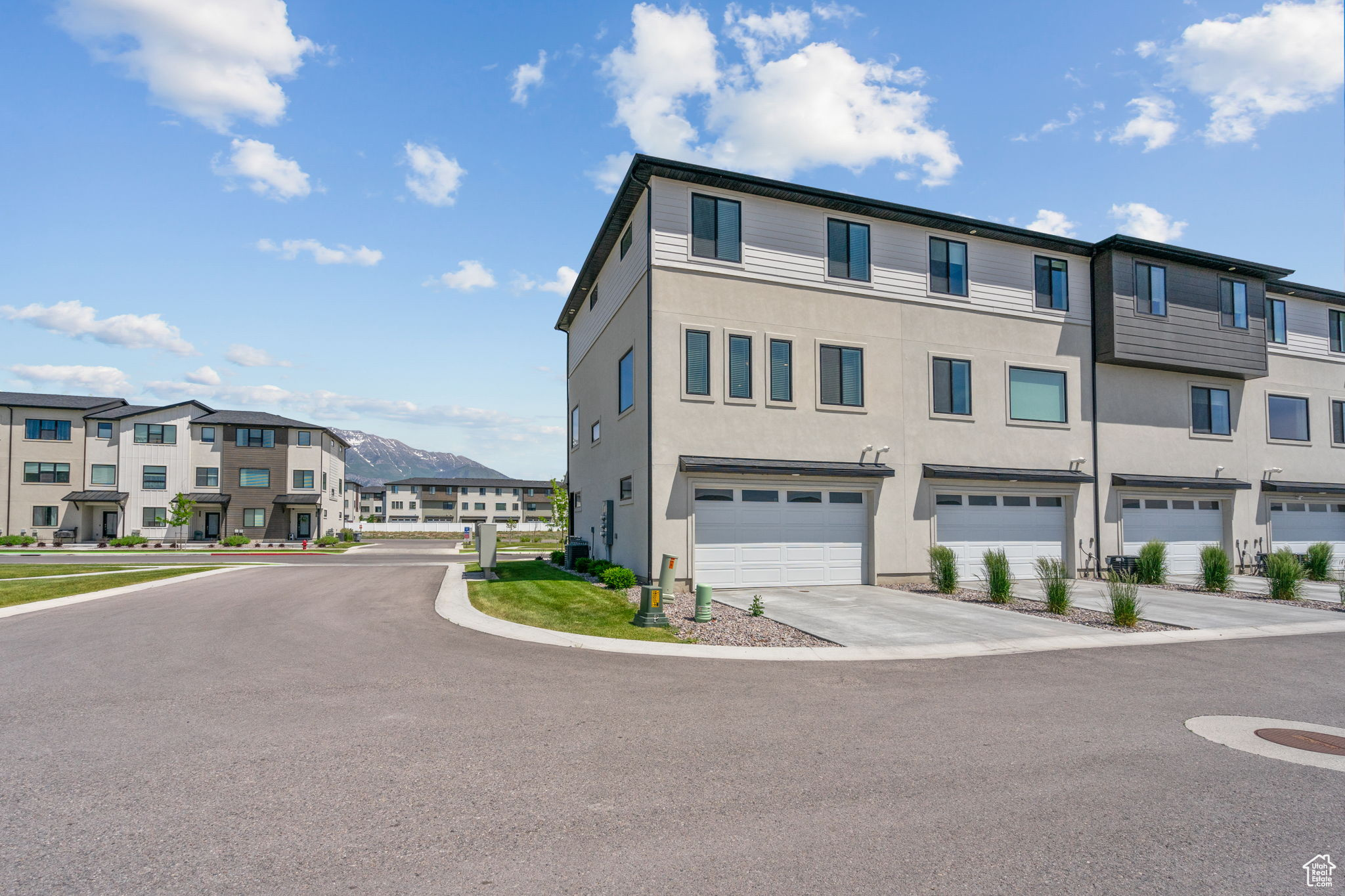 LAKESHORE LANDING - Residential