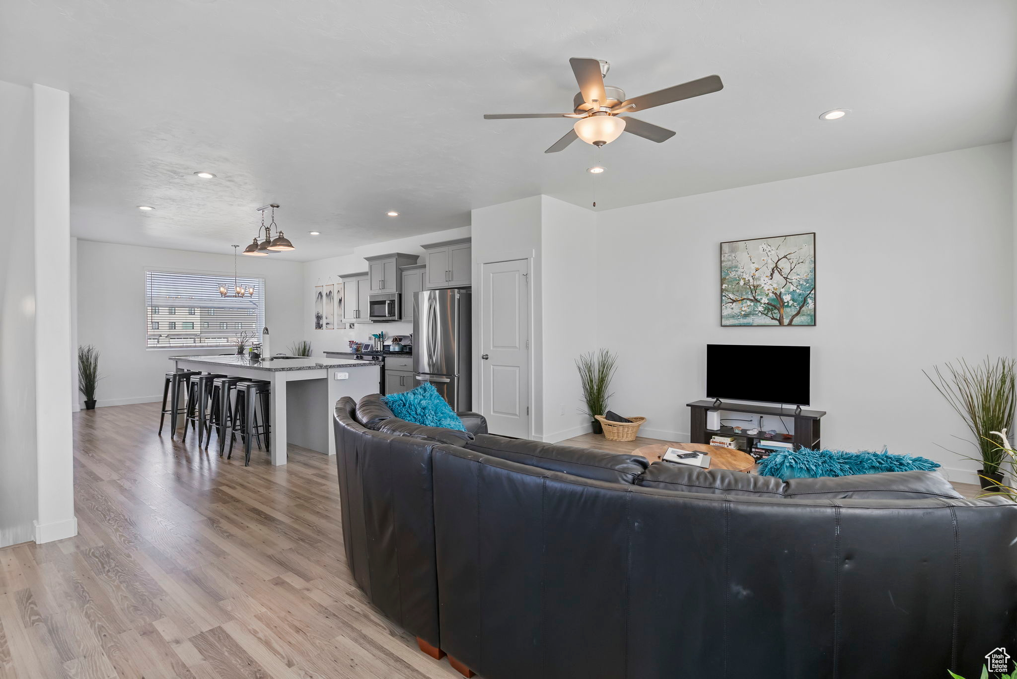 LAKESHORE LANDING - Residential