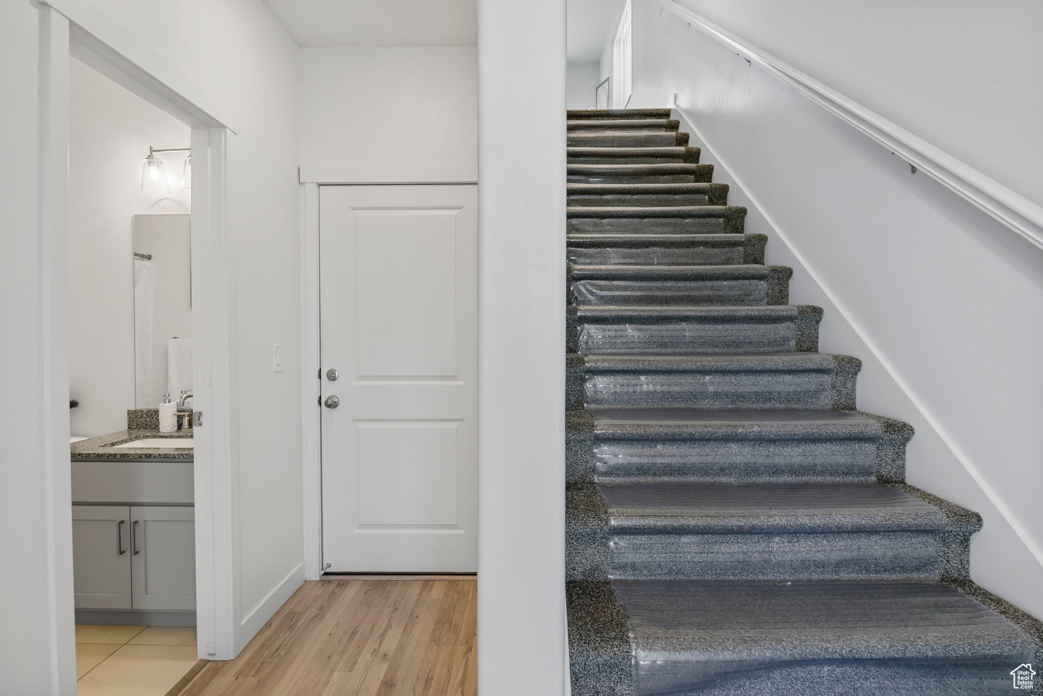 LAKESHORE LANDING - Residential