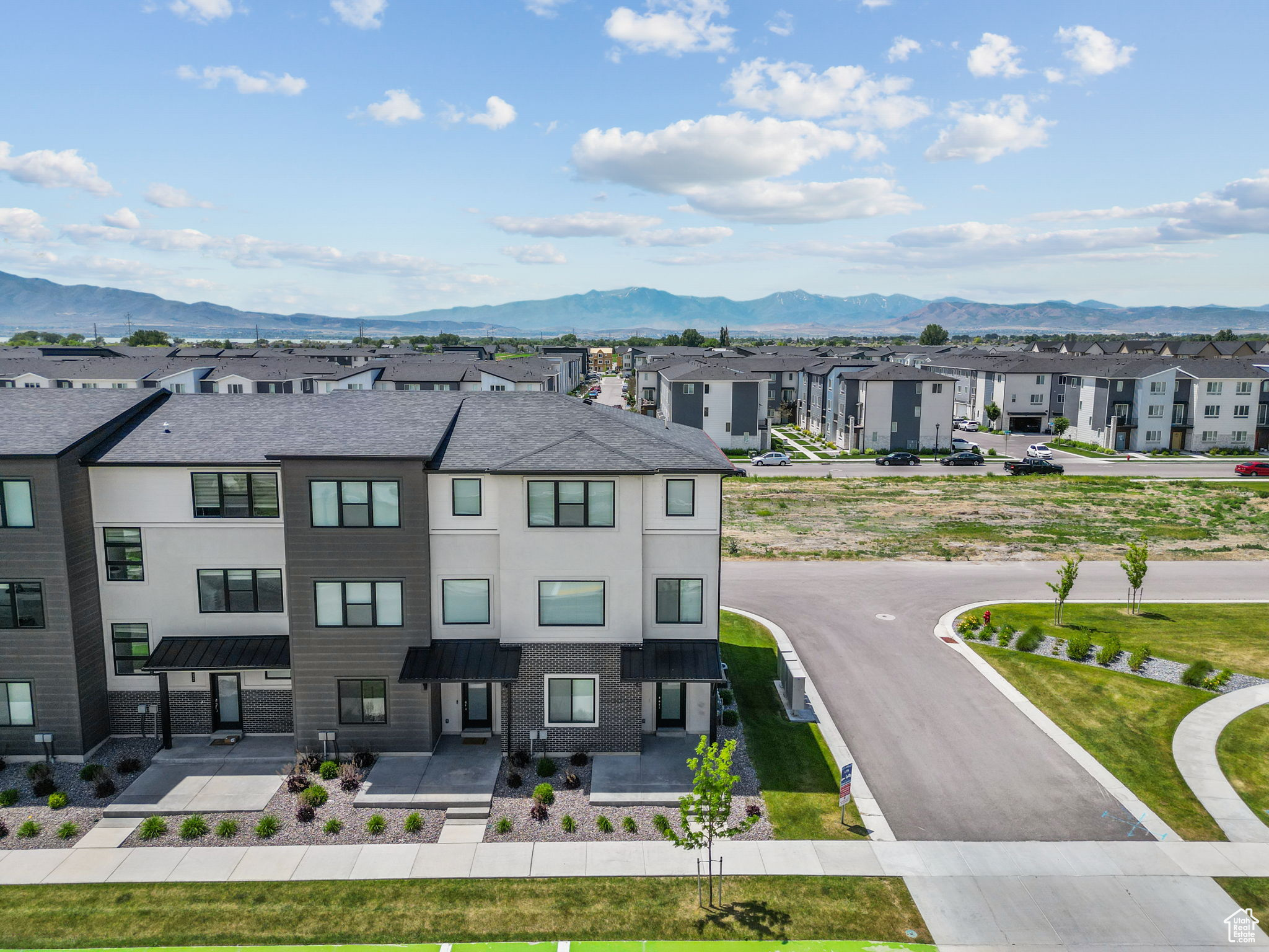 LAKESHORE LANDING - Residential