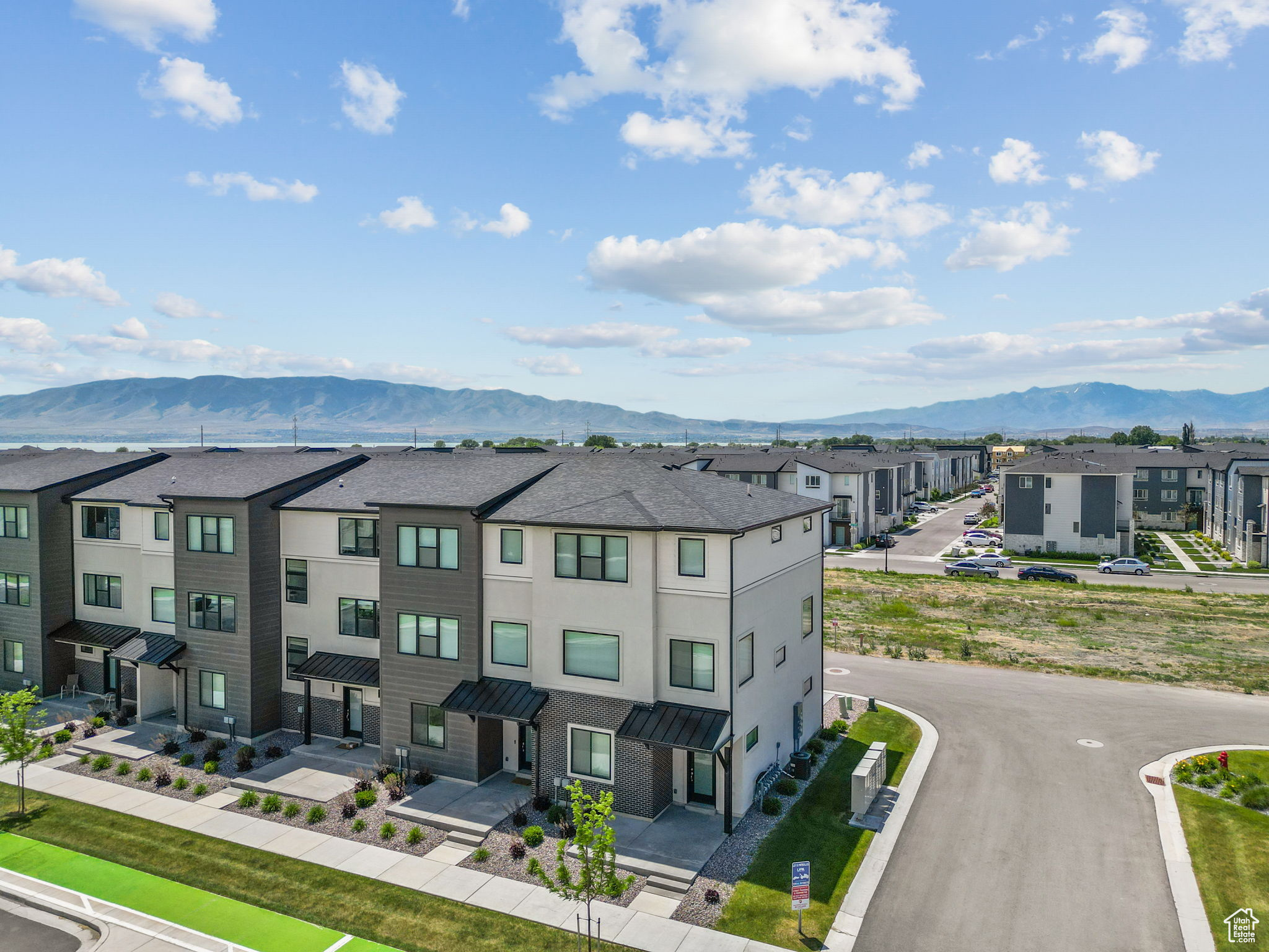 LAKESHORE LANDING - Residential