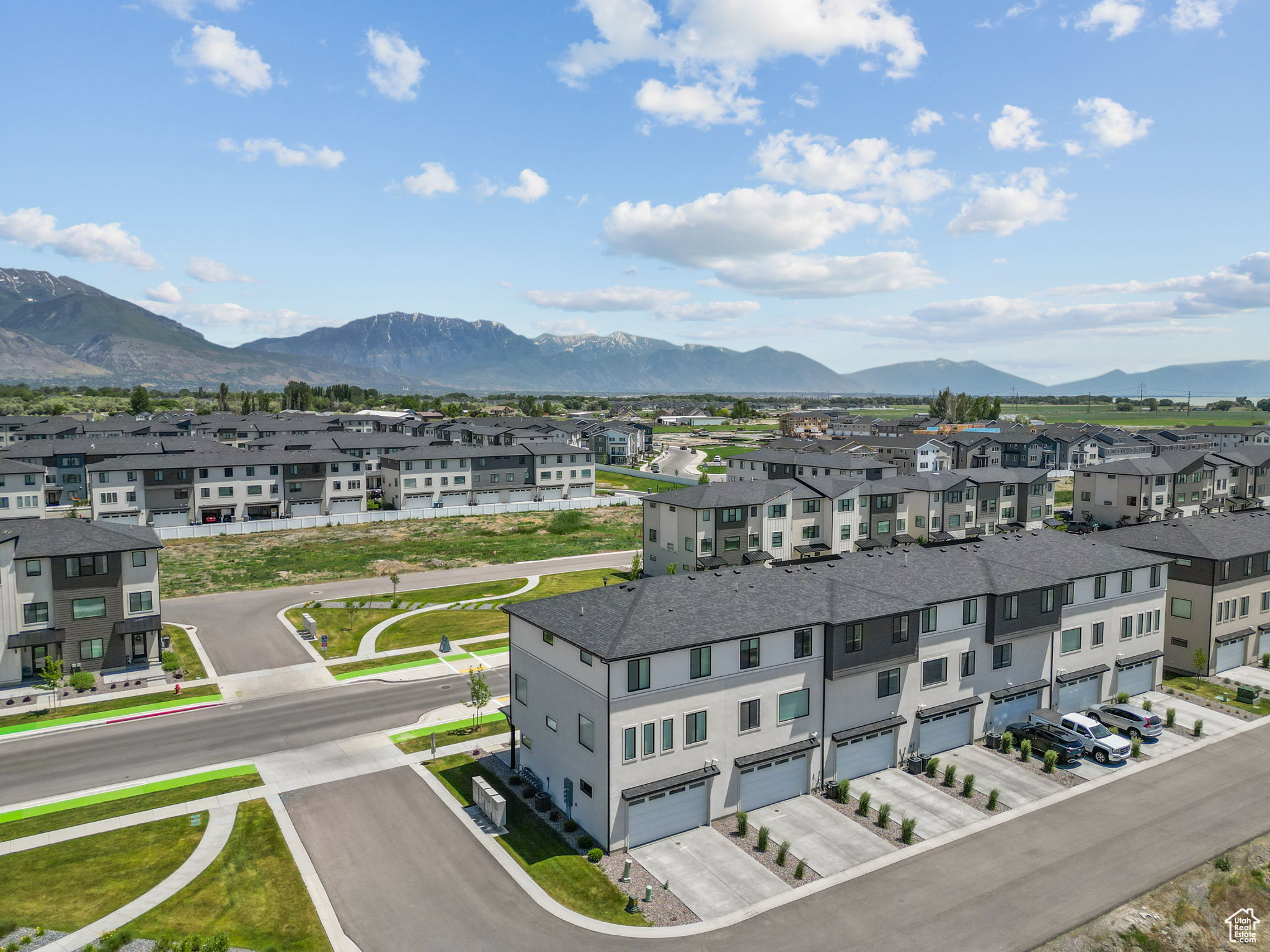 LAKESHORE LANDING - Residential