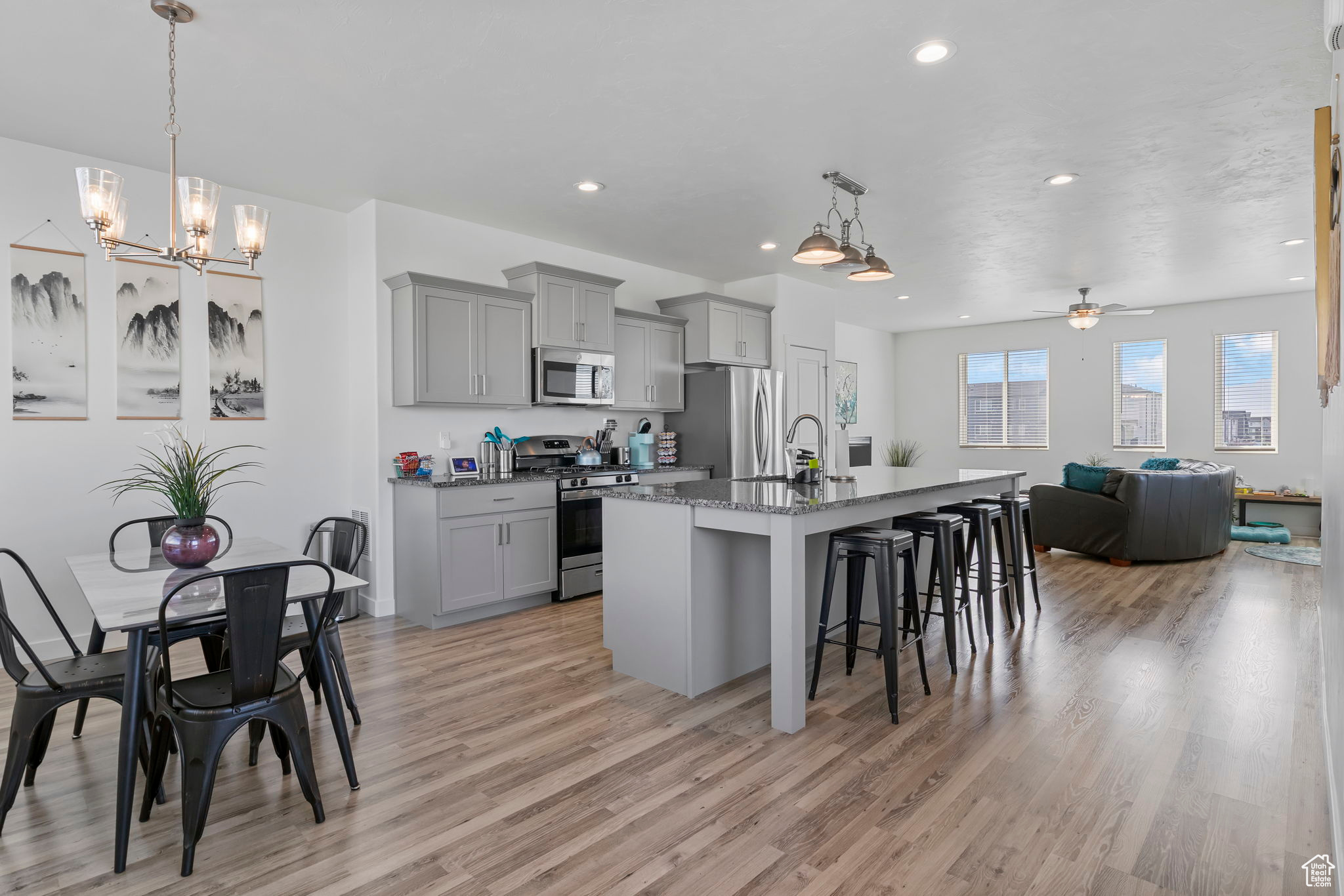 LAKESHORE LANDING - Residential