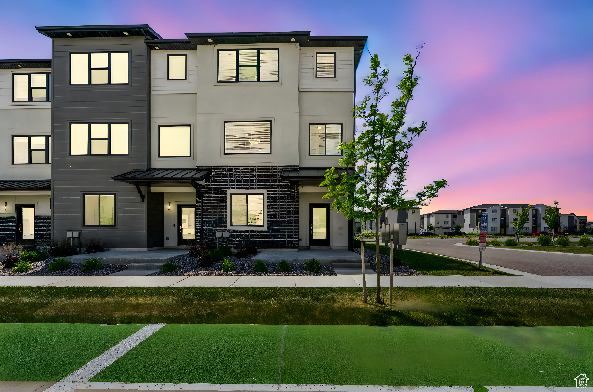 LAKESHORE LANDING - Residential