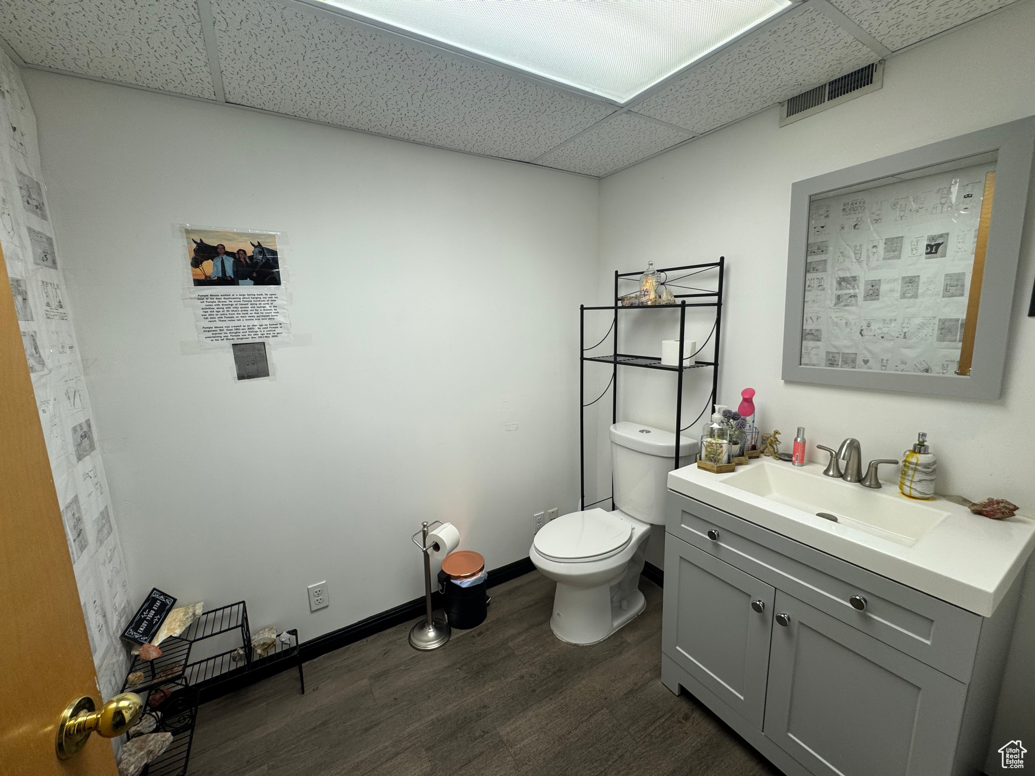 Main image without alt text