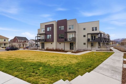 Tiny photo for 11358 S WILLOW WALK DR, South Jordan, UT 84009 (MLS # 2142028)