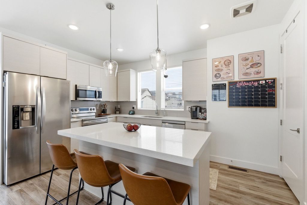 Photo of 11358 S WILLOW DR, South Jordan, UT 84009 (MLS # 2142028)