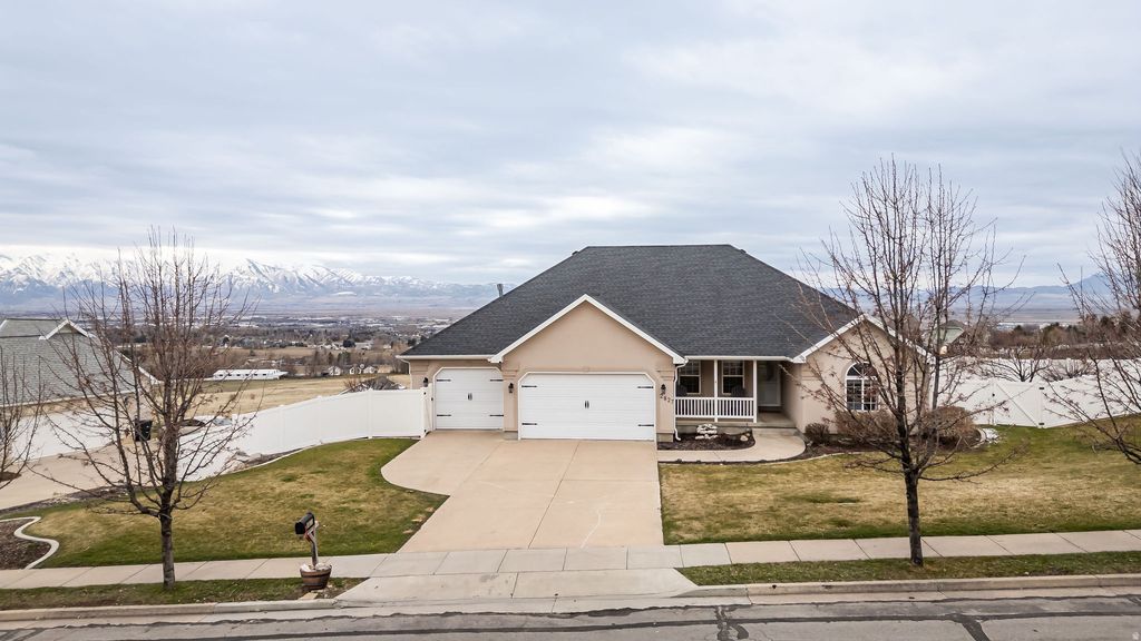 Photo of 2827 VIEWCREST CIR, North Logan, UT 84341 (MLS # 2141928)