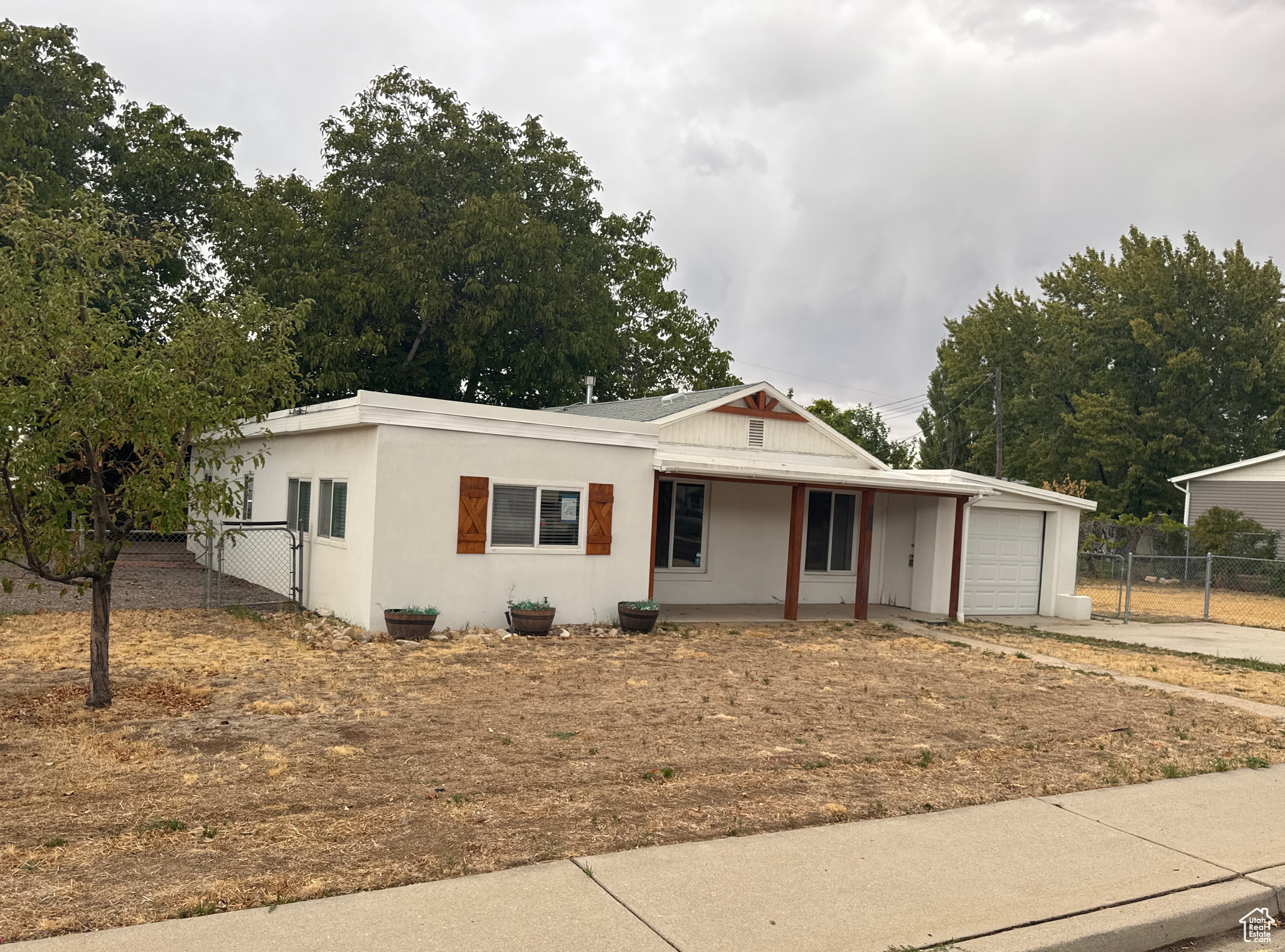 CANYON ROAD - Residential