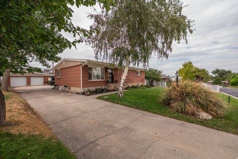 Tiny photo for 831 W 3900 S, Bountiful, UT 84010 (MLS # 2173860)