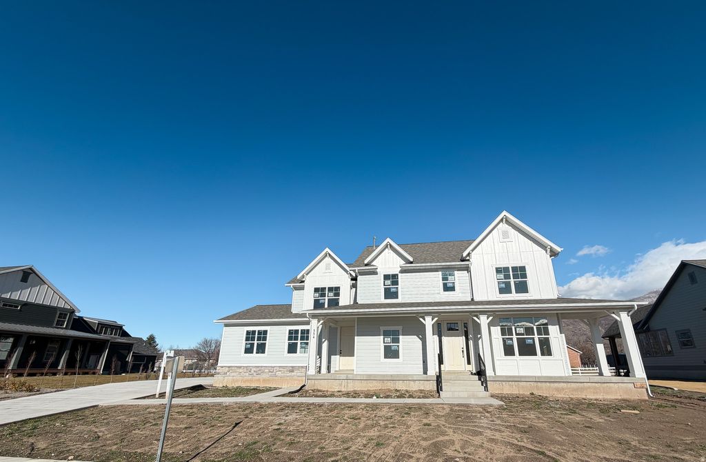 Photo of 554 W COTTLE LN, Farmington, UT 84025 (MLS # 2100846)