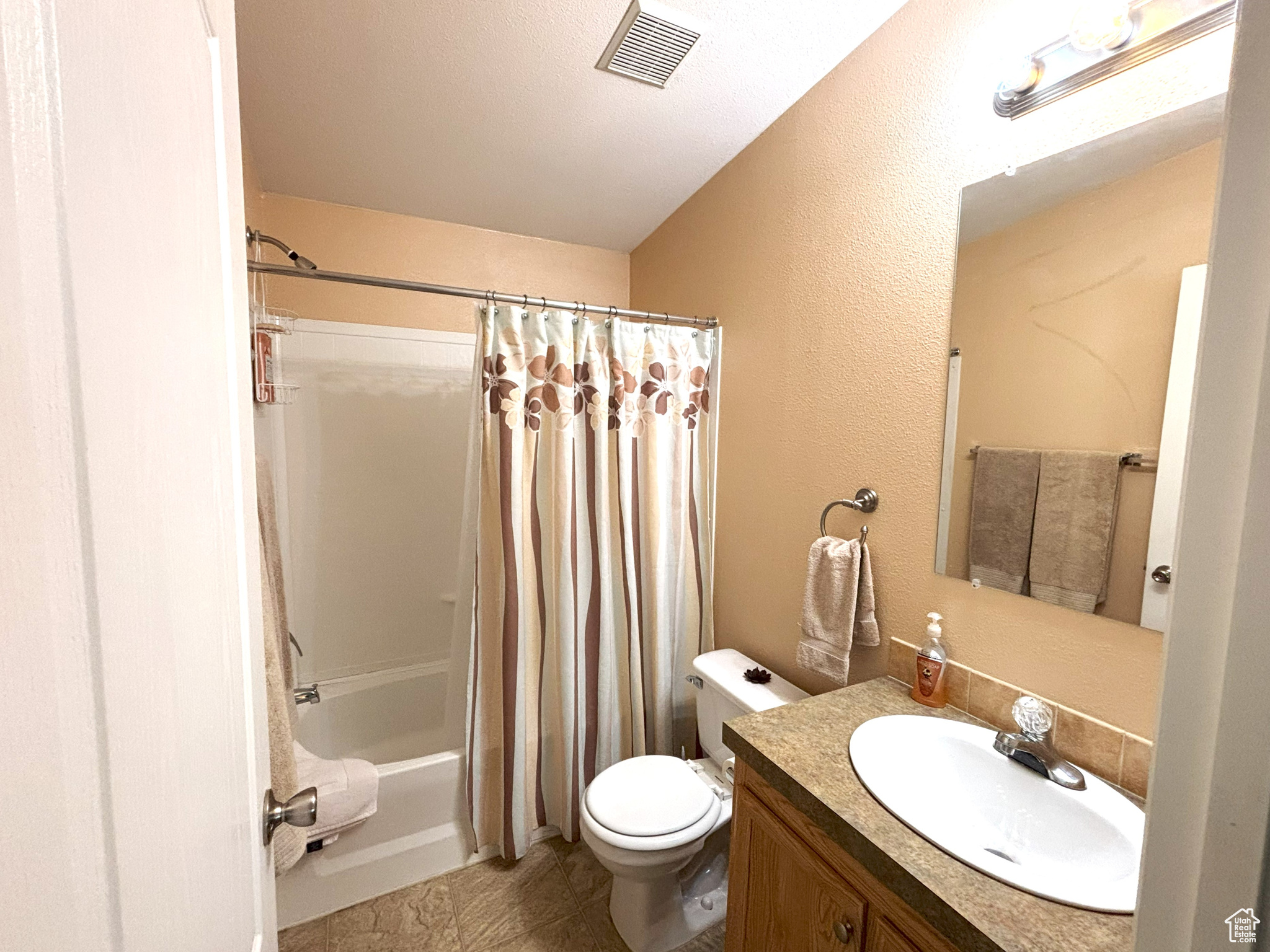 Moab, Utah 84532, United States, 3 Bedrooms Bedrooms, ,2 BathroomsBathrooms,Residential,Active,147743