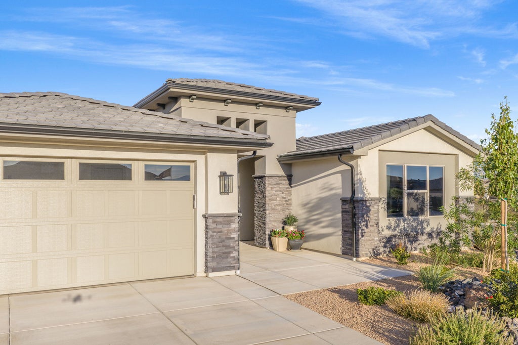 Photo of 1548 N HIGHLAND PKWY, Washington, UT 84780 (MLS # 2175483)