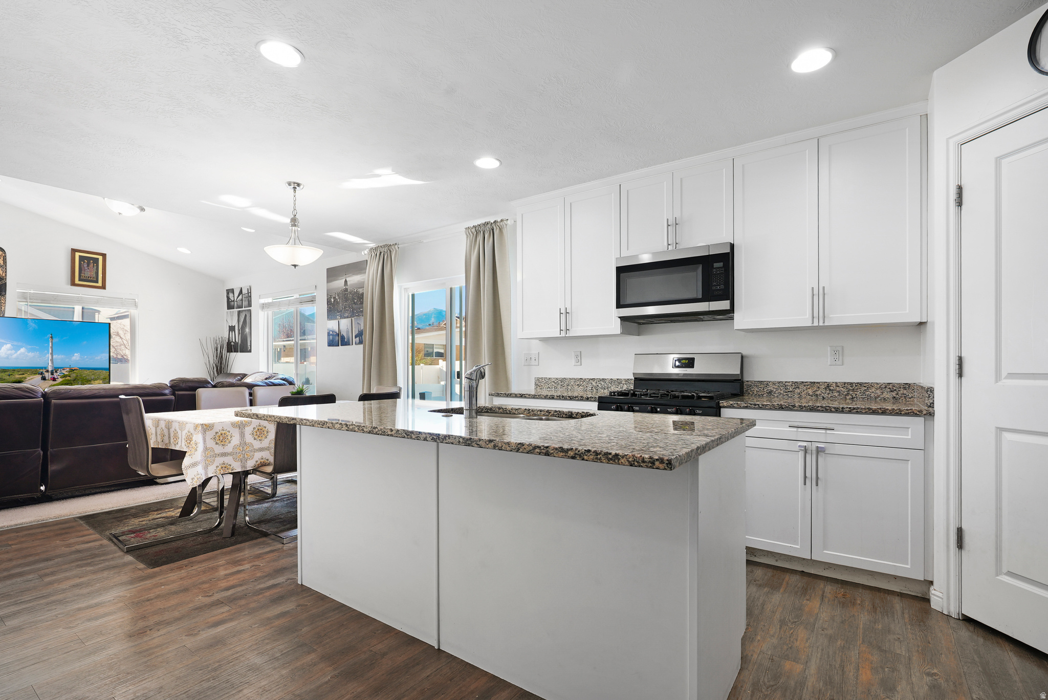 WINDSOR ESTATES - Residential