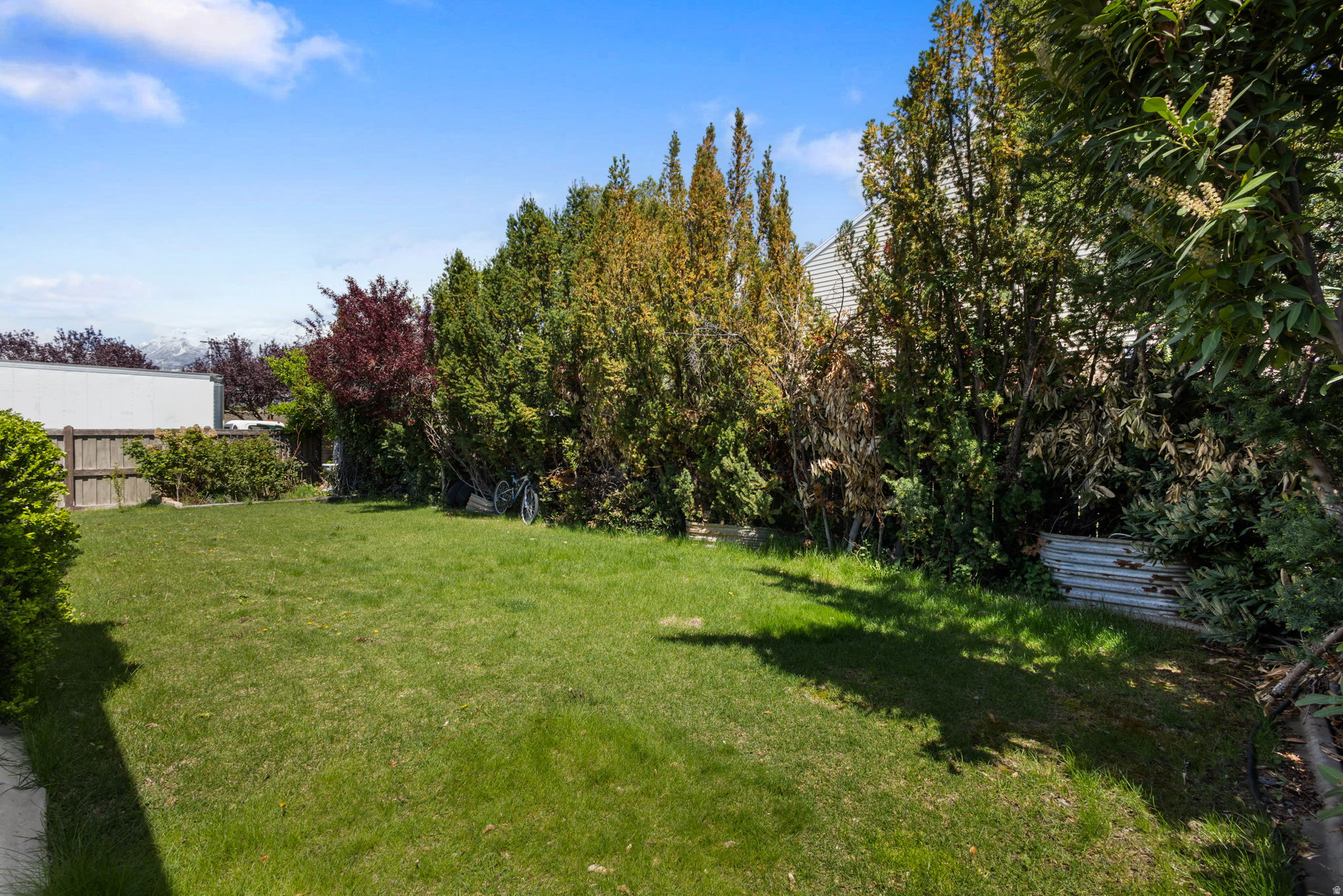 COUNTRY SIDE - Residential Income