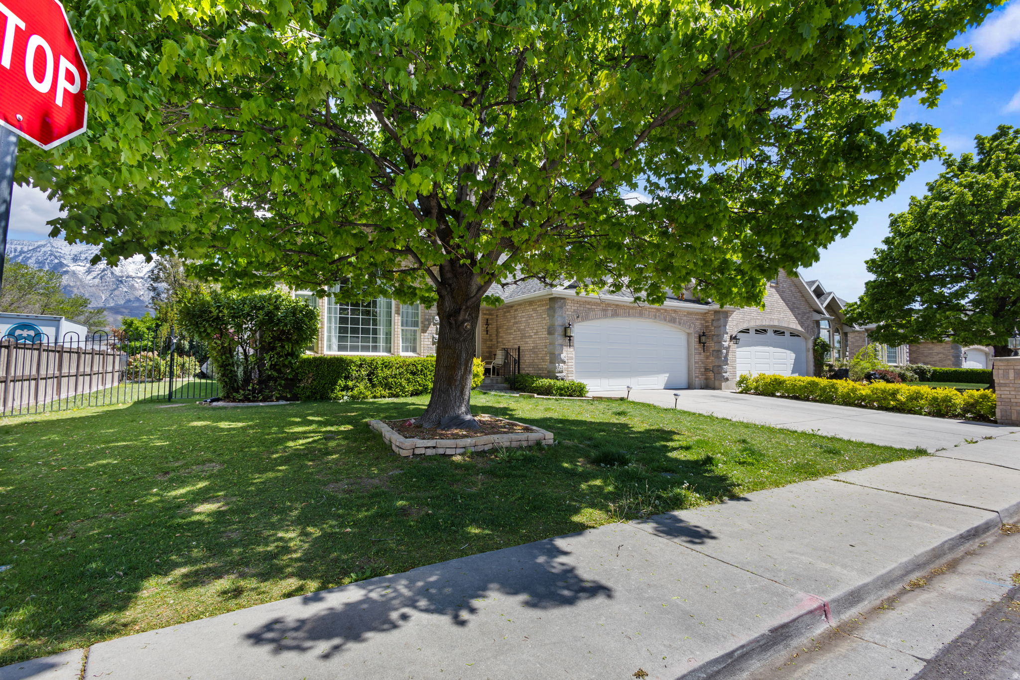 COUNTRY SIDE - Residential Income