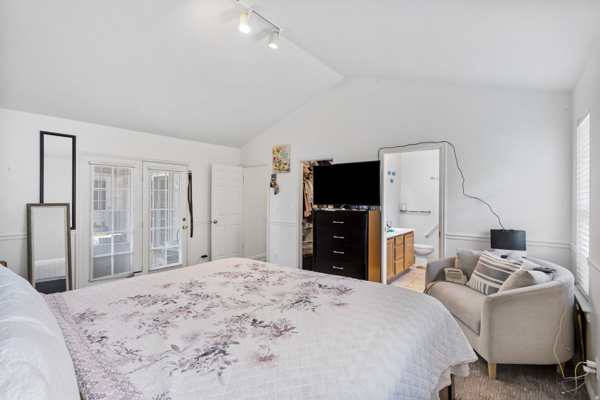 COUNTRY SIDE - Residential Income