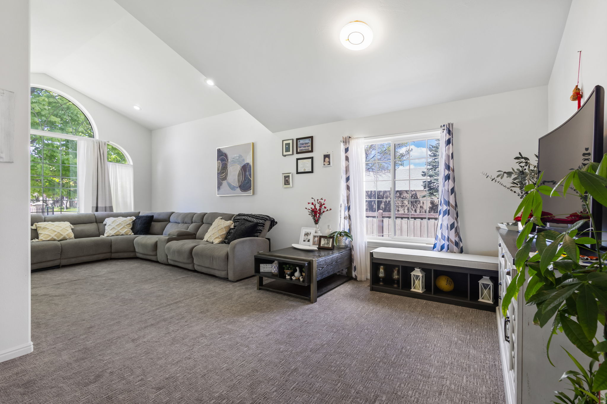 COUNTRY SIDE - Residential Income