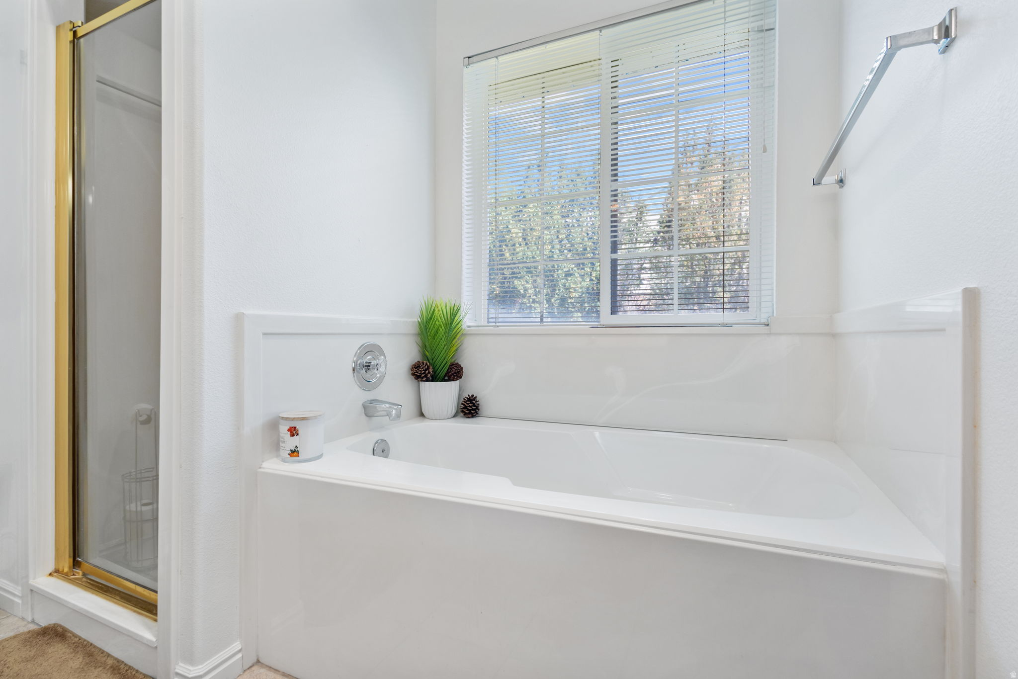 COUNTRY SIDE - Residential Income