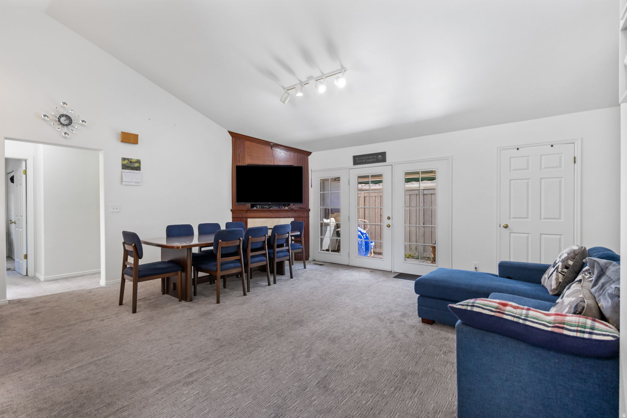 COUNTRY SIDE - Residential Income