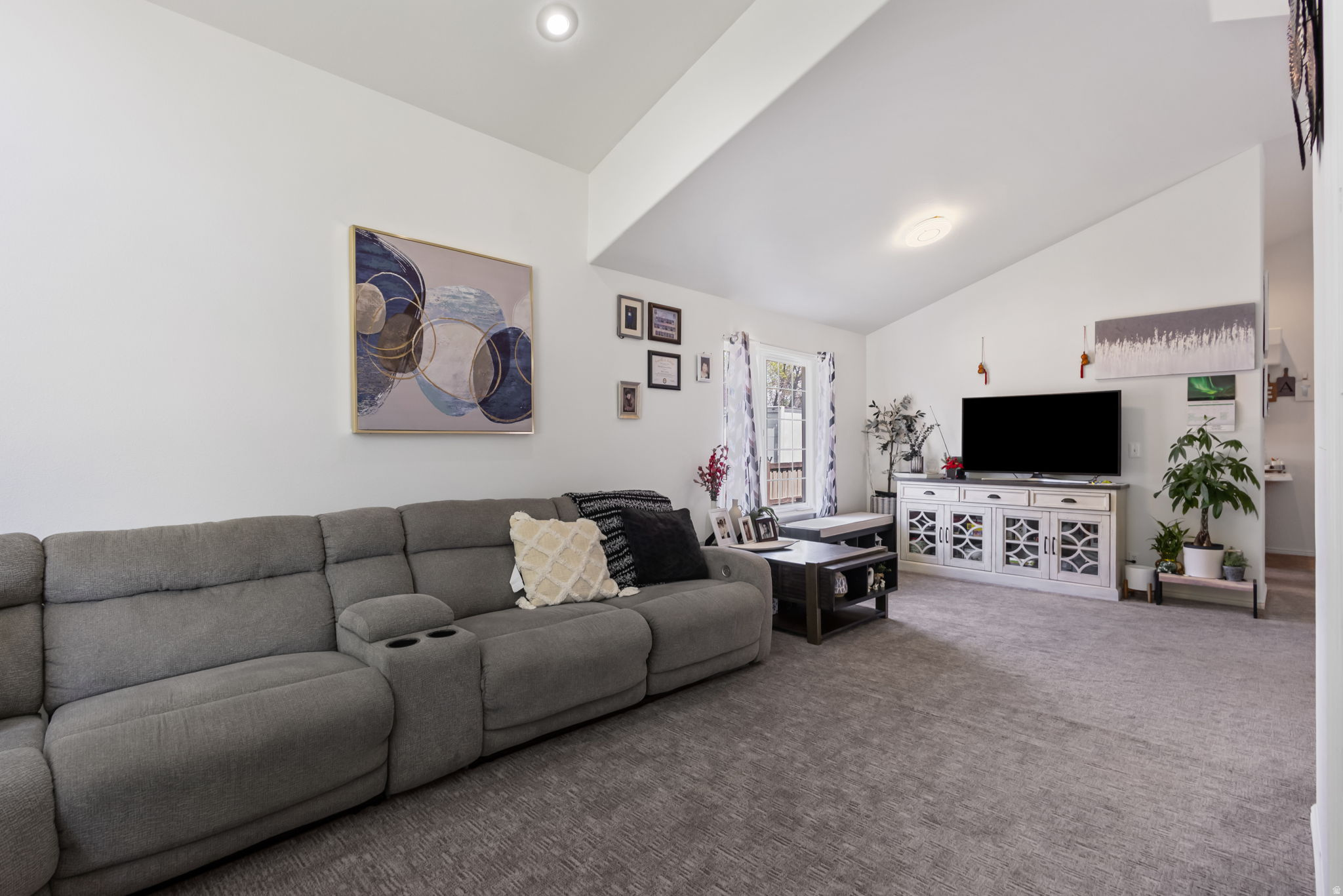 COUNTRY SIDE - Residential Income