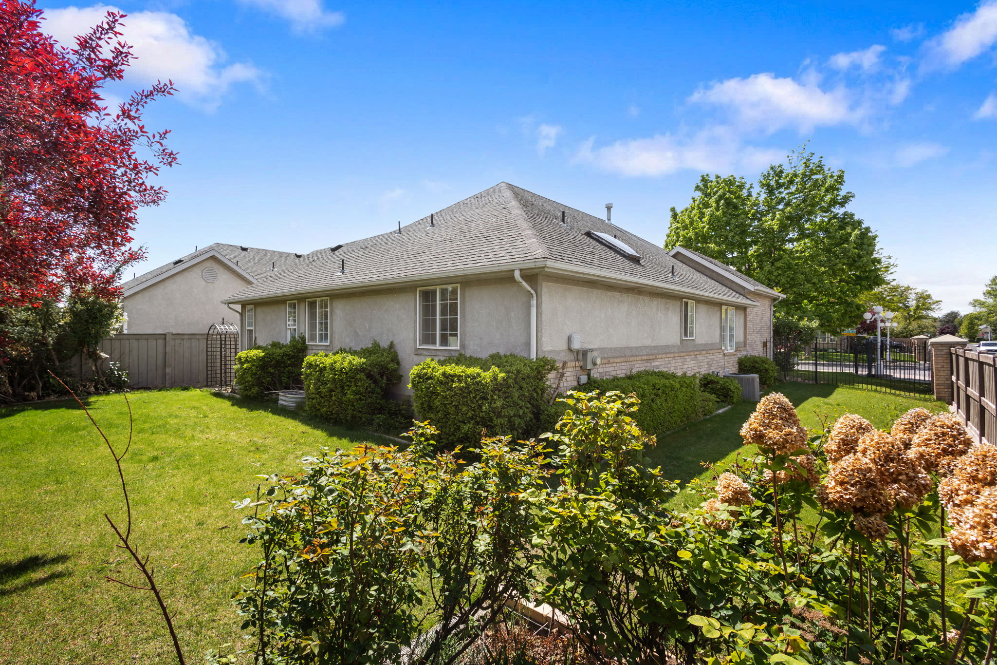 COUNTRY SIDE - Residential Income