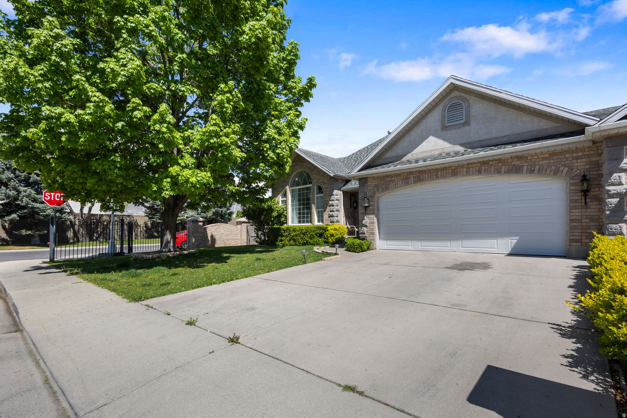 COUNTRY SIDE - Residential Income