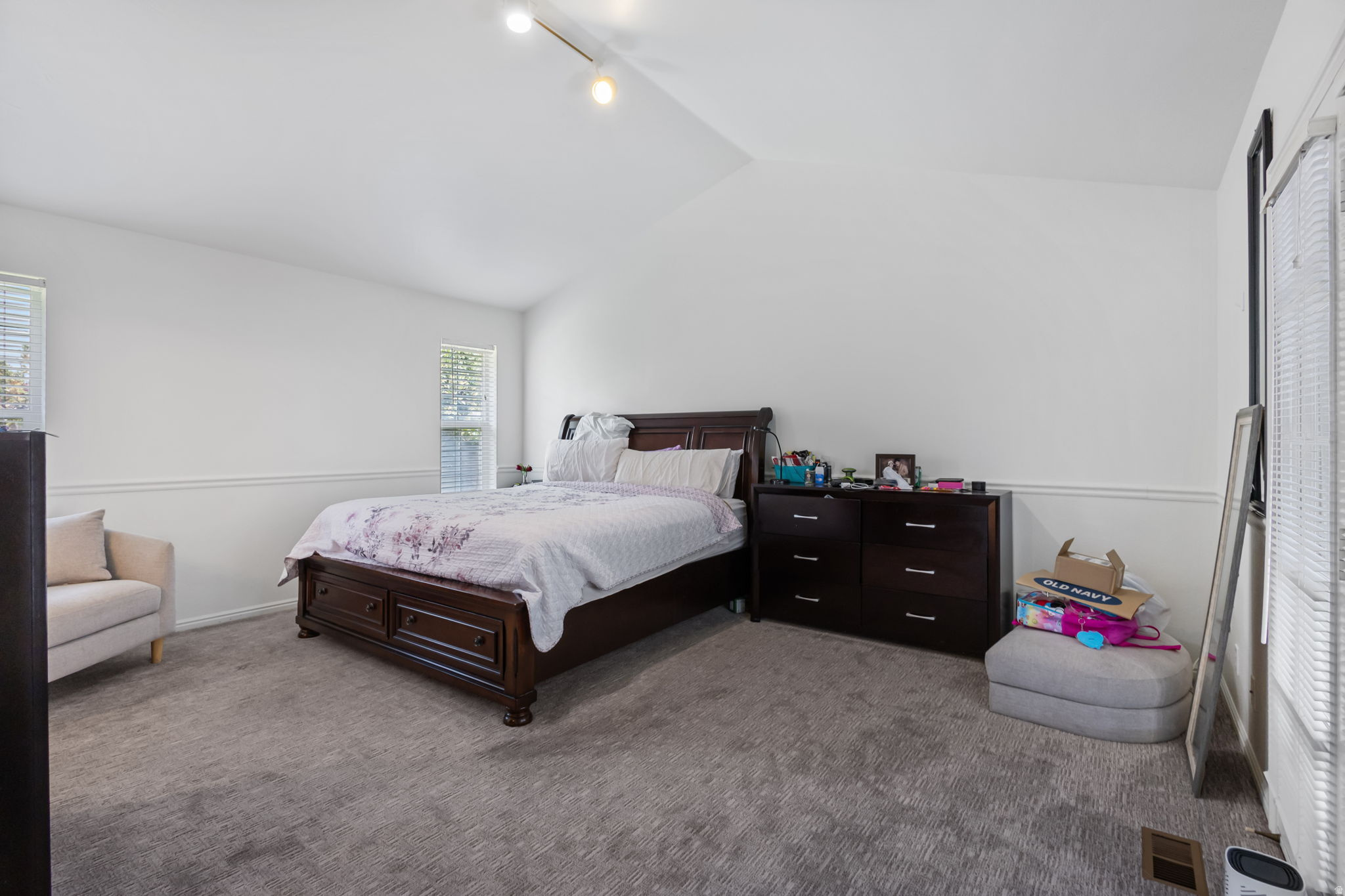 COUNTRY SIDE - Residential Income